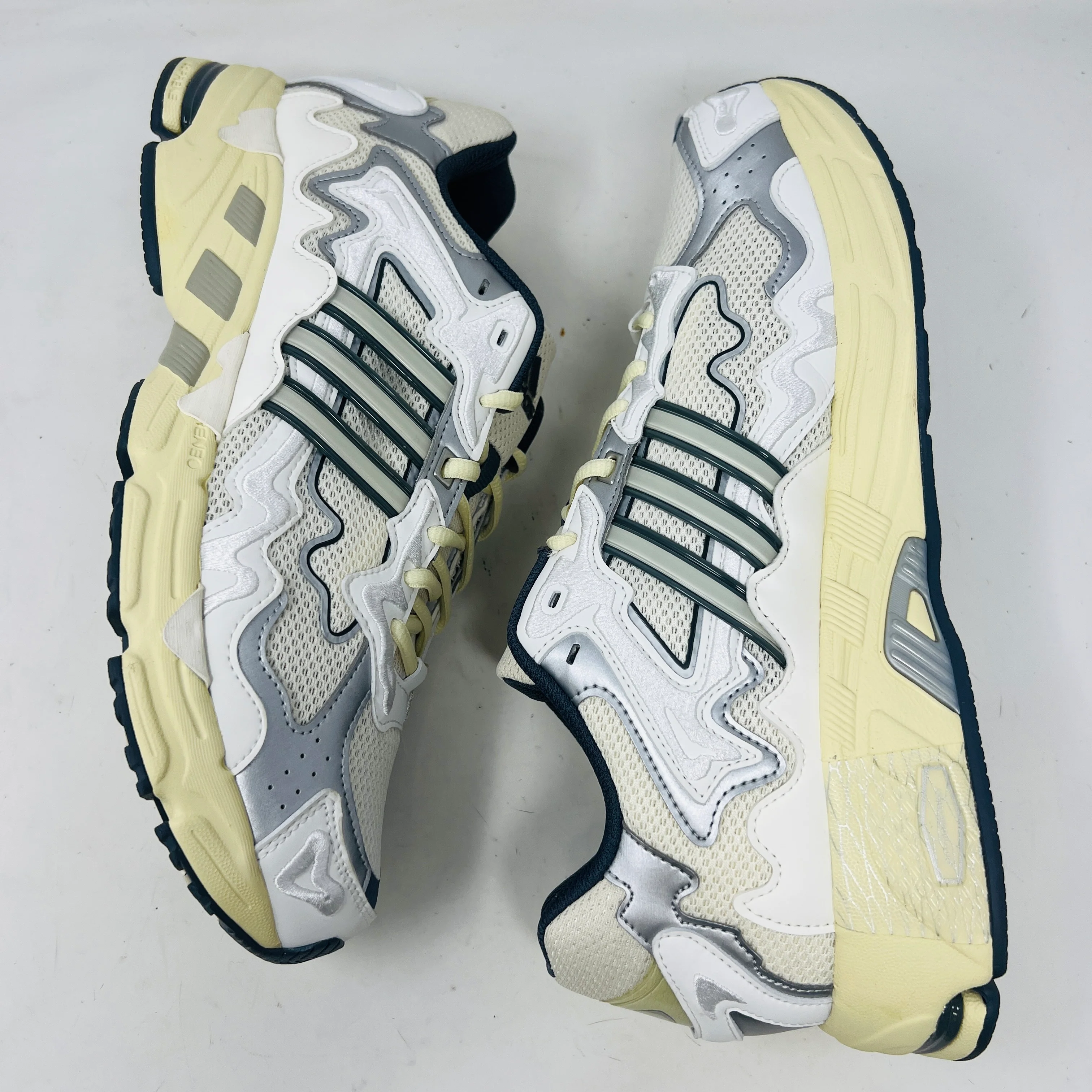 adidas Response CL Bad Bunny - Image 4