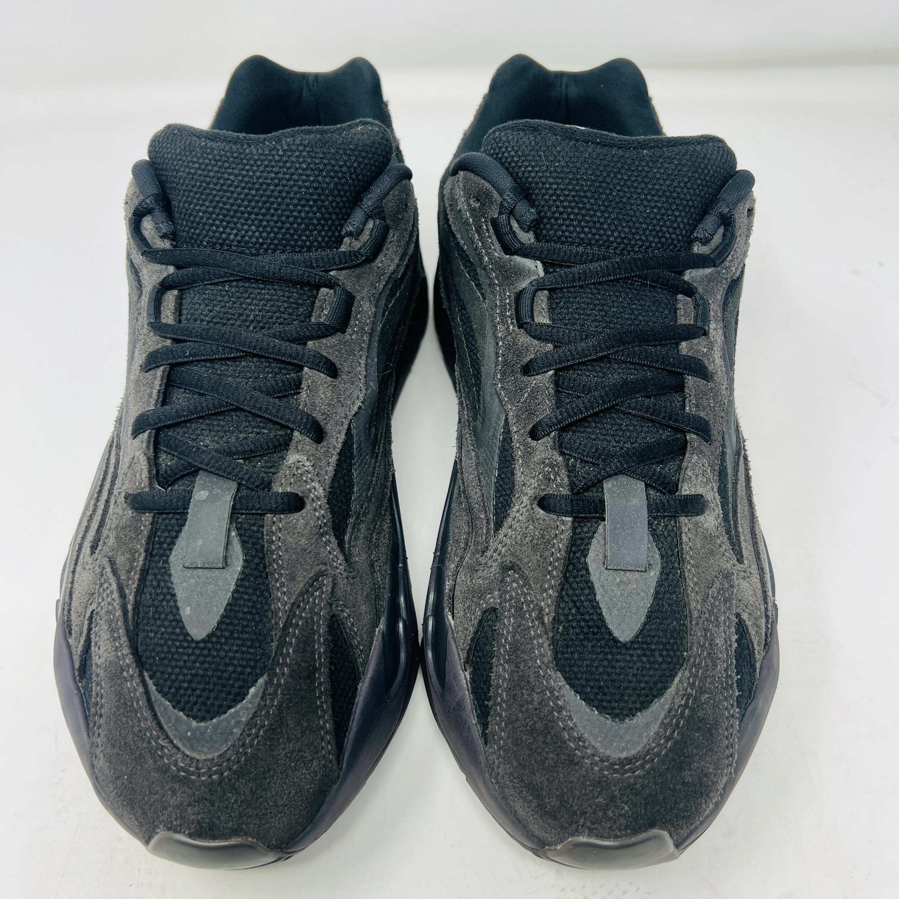 adidas Yeezy Boost 700 V2 Vanta - Image 2