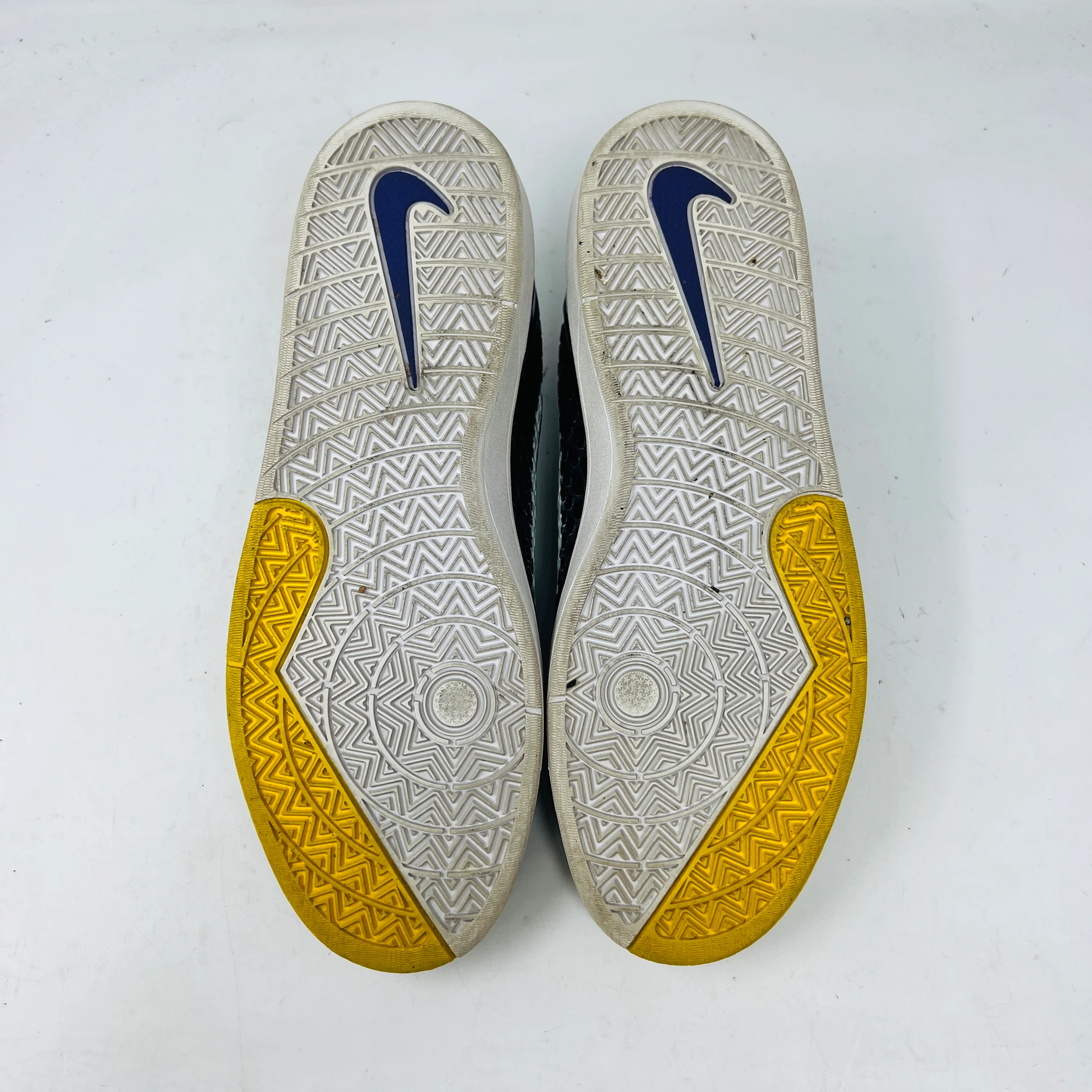 Freinds And Family Nike SB Eric Koston Kobe (SAMPLE) - Image 6