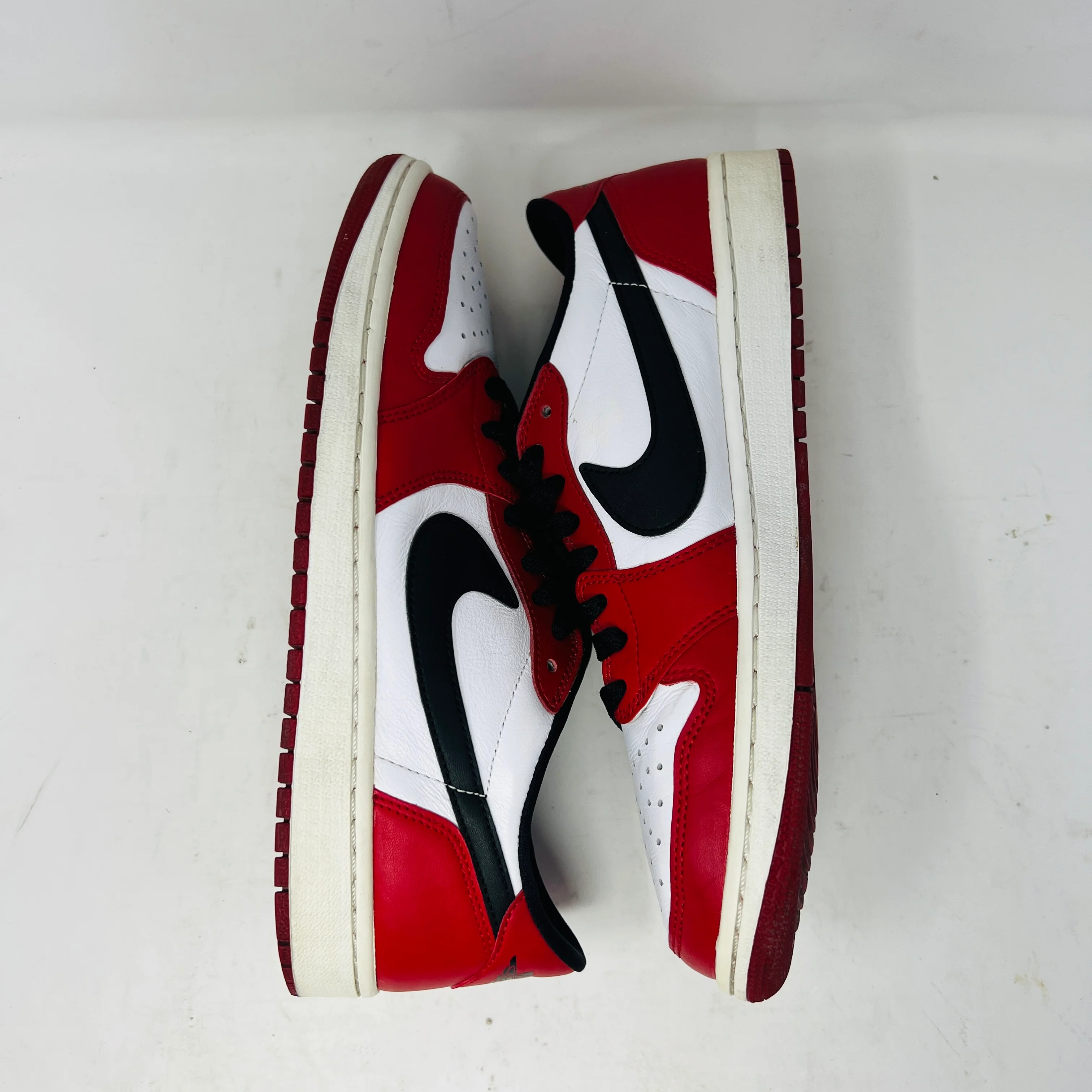Jordan 1 Retro Low Chicago (2016) - Image 4
