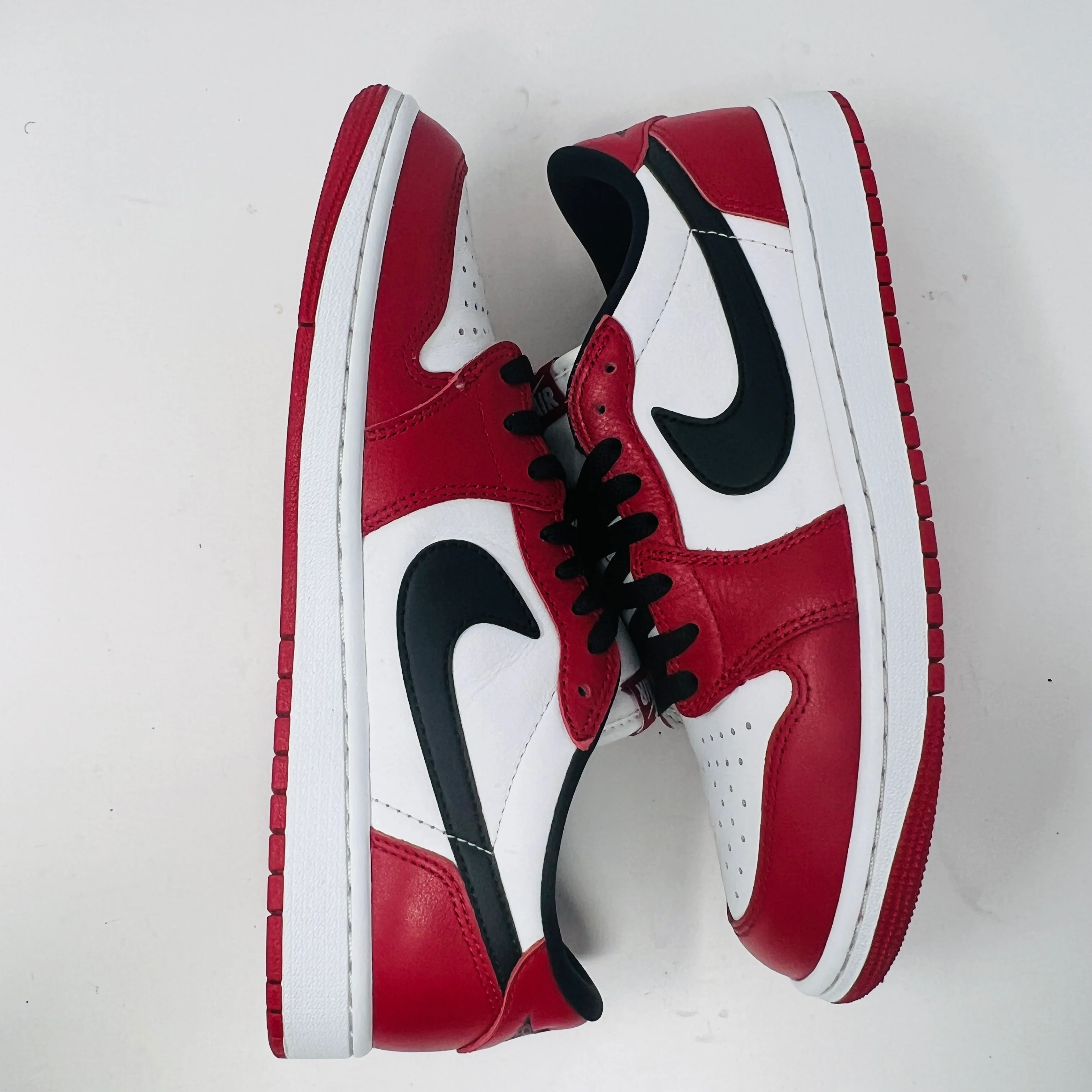 Jordan 1 Retro Low OG Chicago (2025) - Image 4