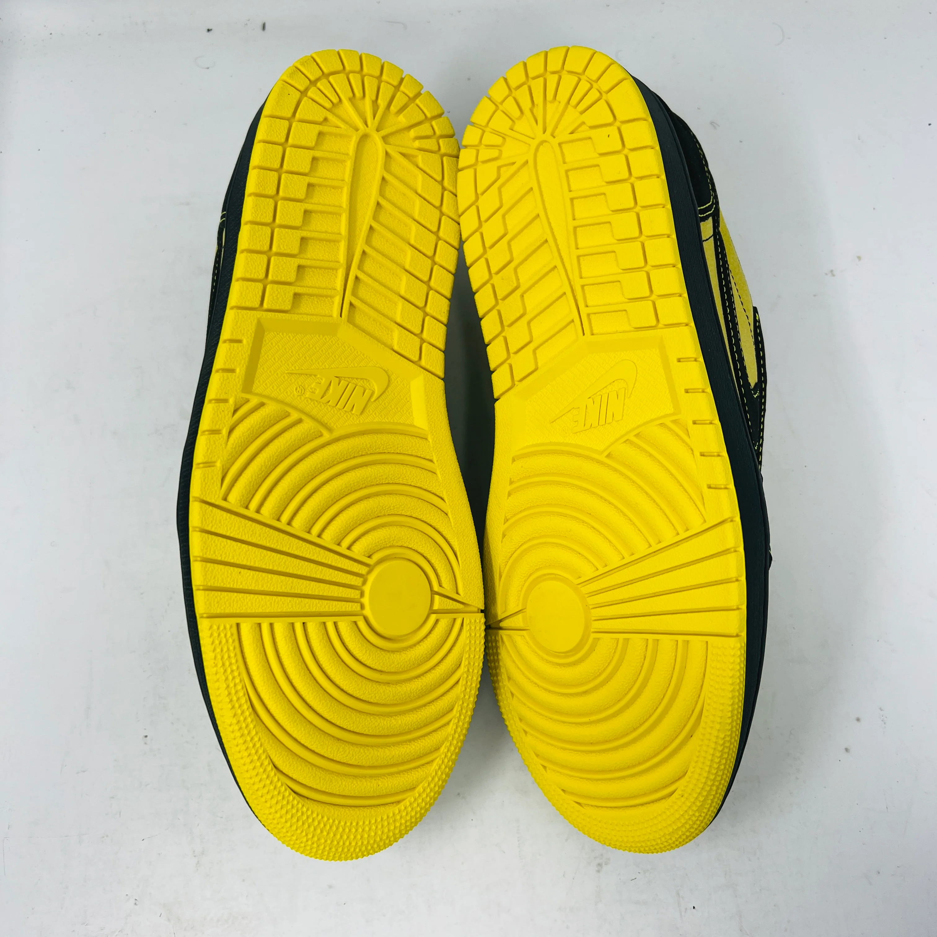 Jordan 1 Retro Low OG Quai 54 Black Tour Yellow Red - Image 6