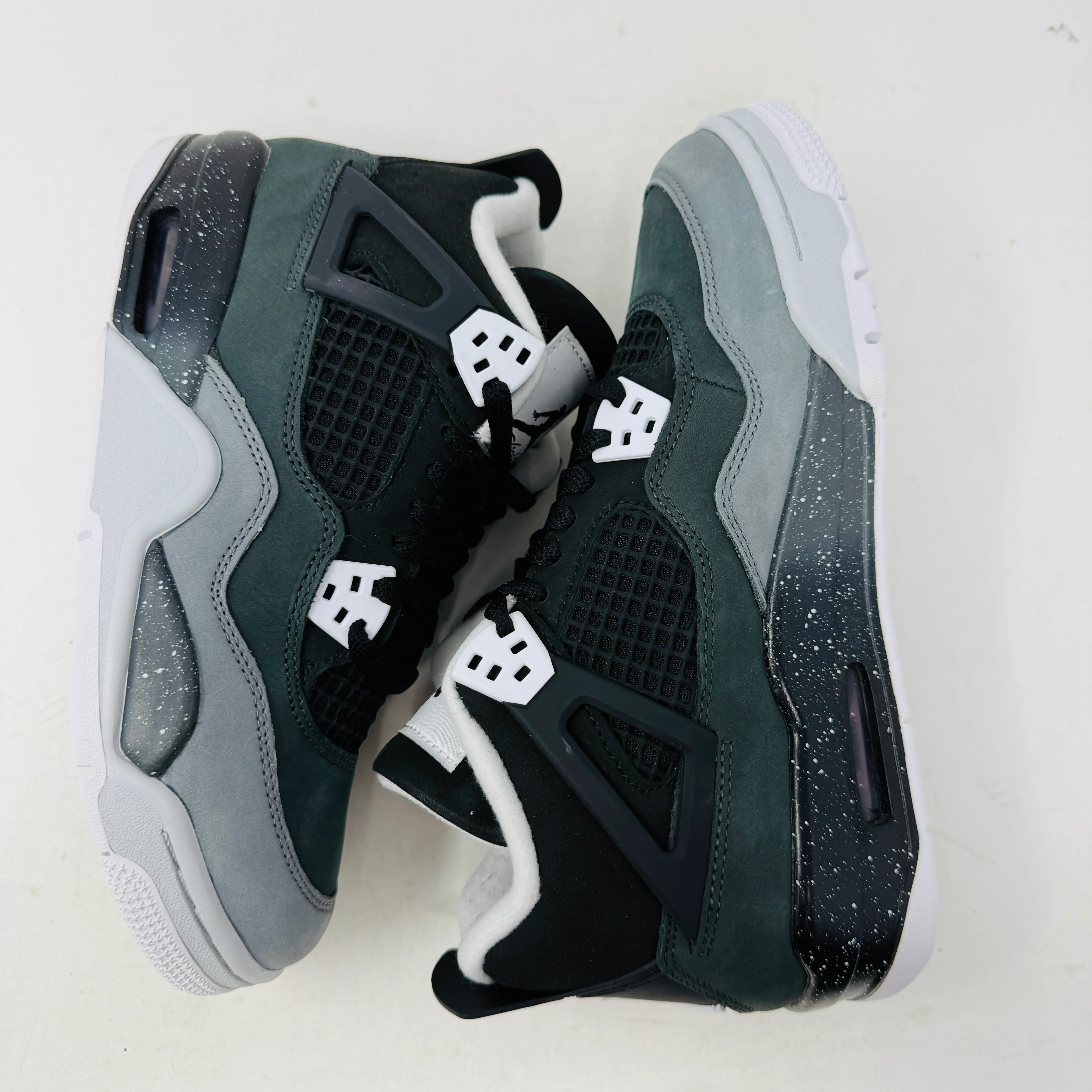 Jordan 4 Retro Fear (2024) (GS) - Image 3