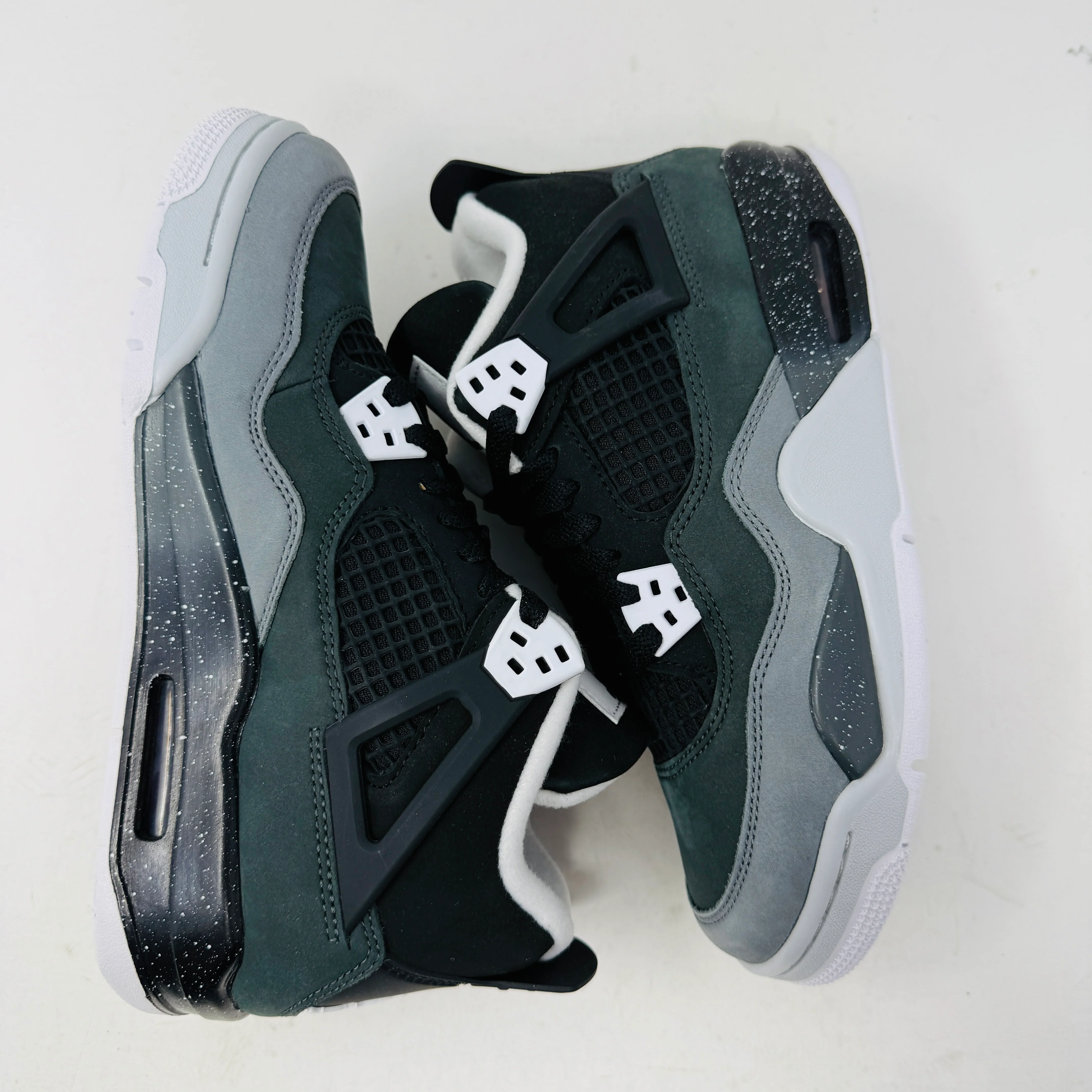 Jordan 4 Retro Fear (2024) (GS) - Image 4