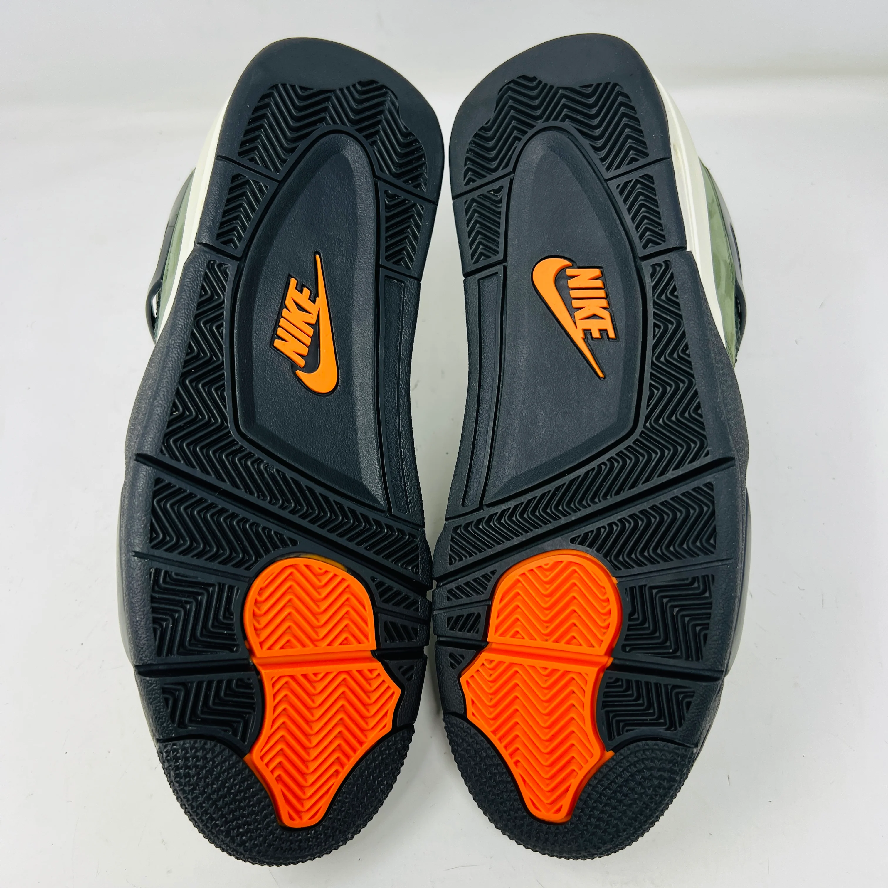 Jordan 4 Retro OG SP Undefeated (2025) - Image 6