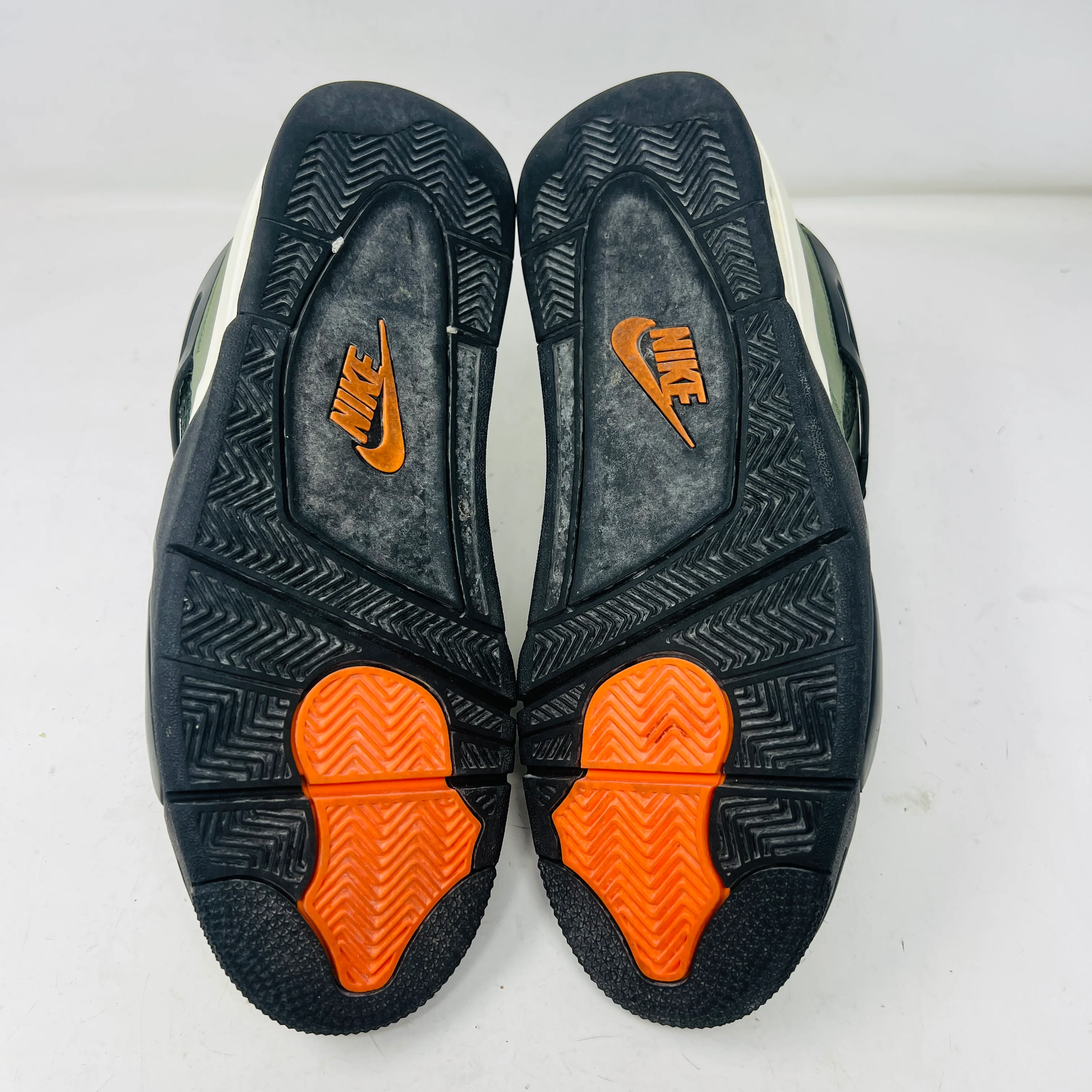 Jordan 4 Retro OG SP Undefeated (2025) - Image 6