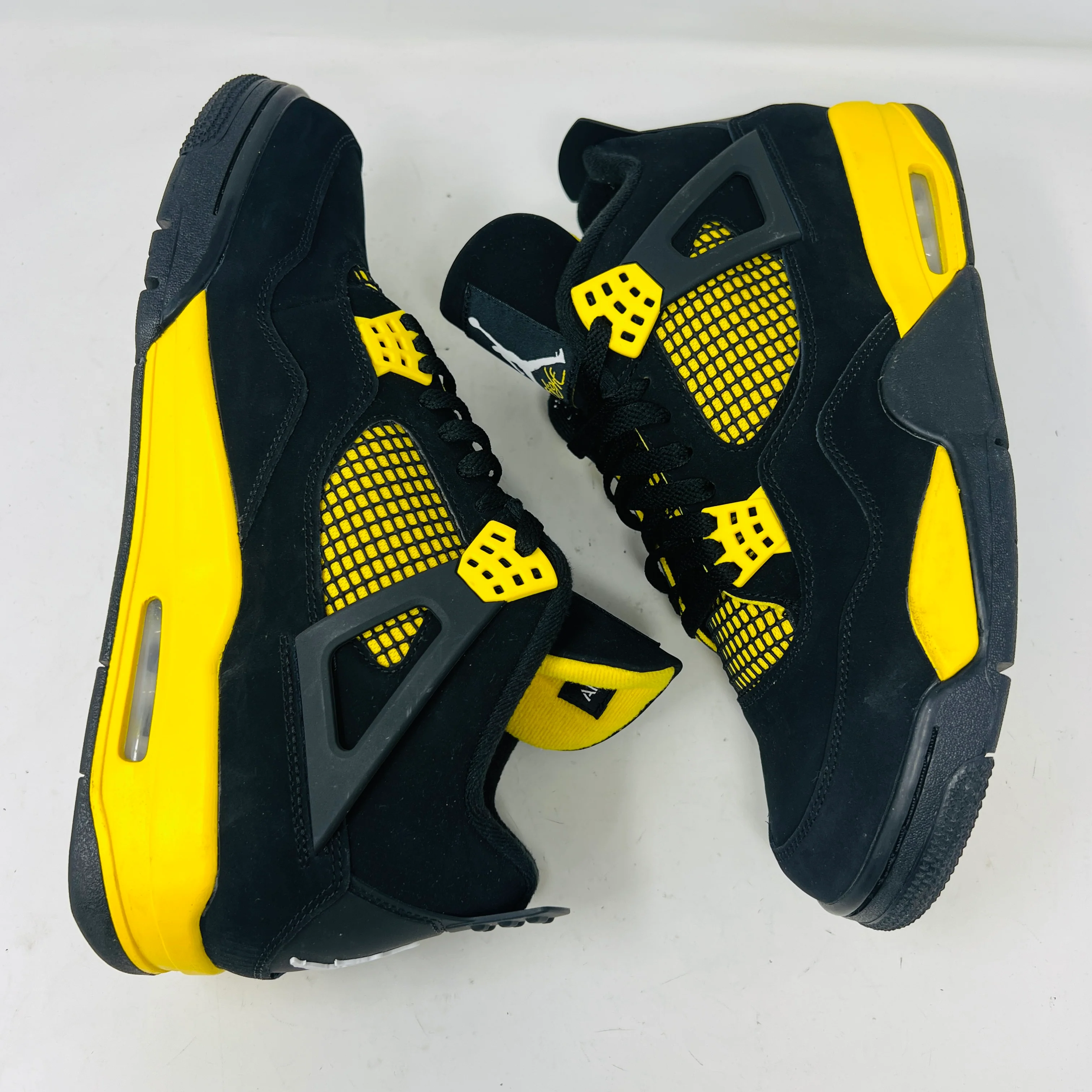 Jordan 4 Retro Thunder (2023) - Image 3