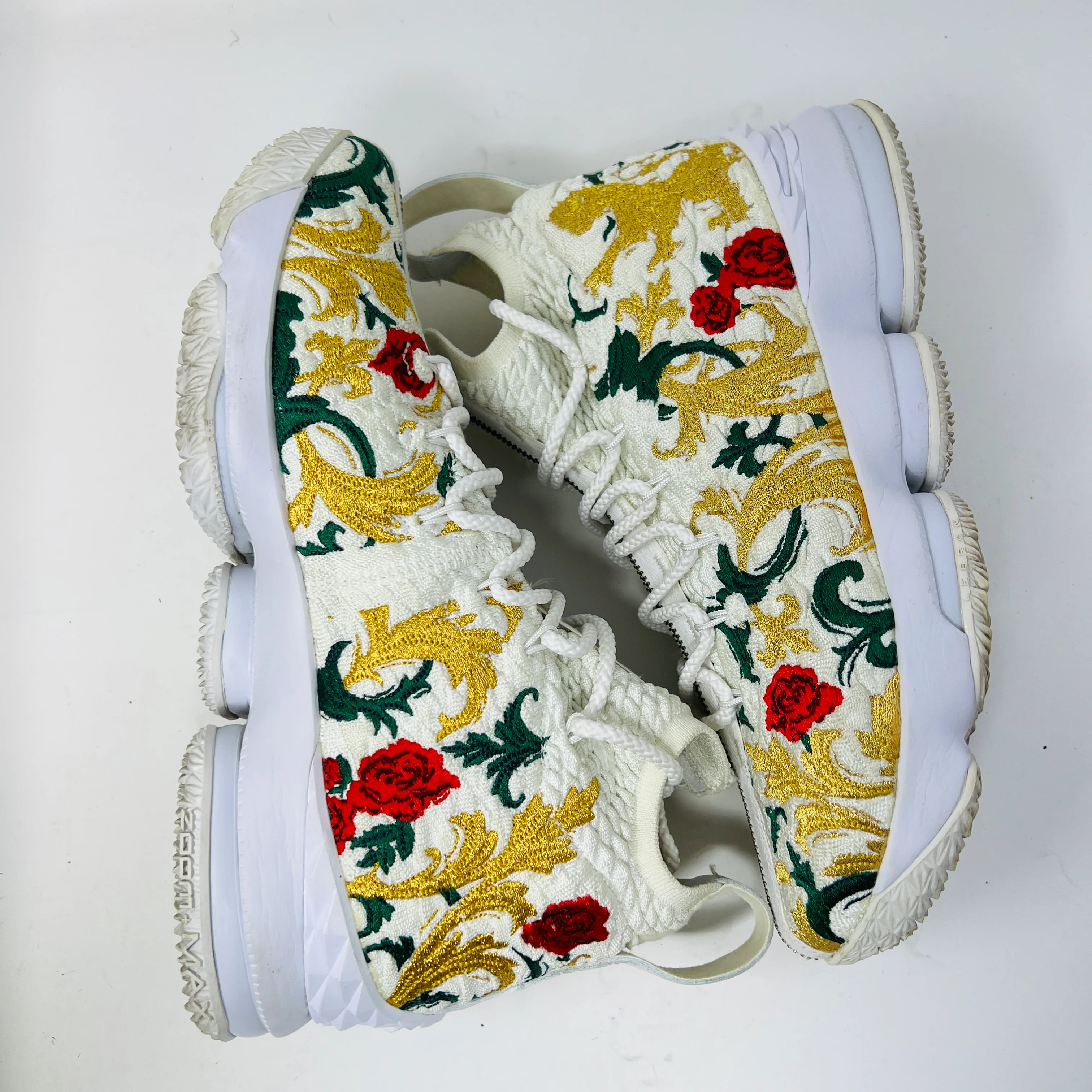 Nike LeBron 15 Performance KITH King's Cloak - Image 4