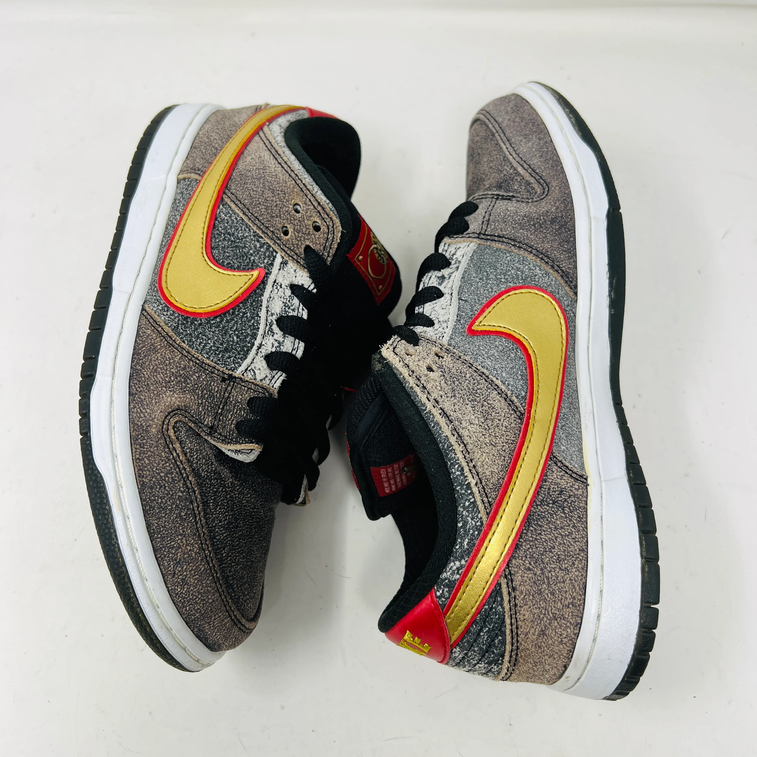 Nike SB Dunk Low Beijing Metallic Gold - Image 4