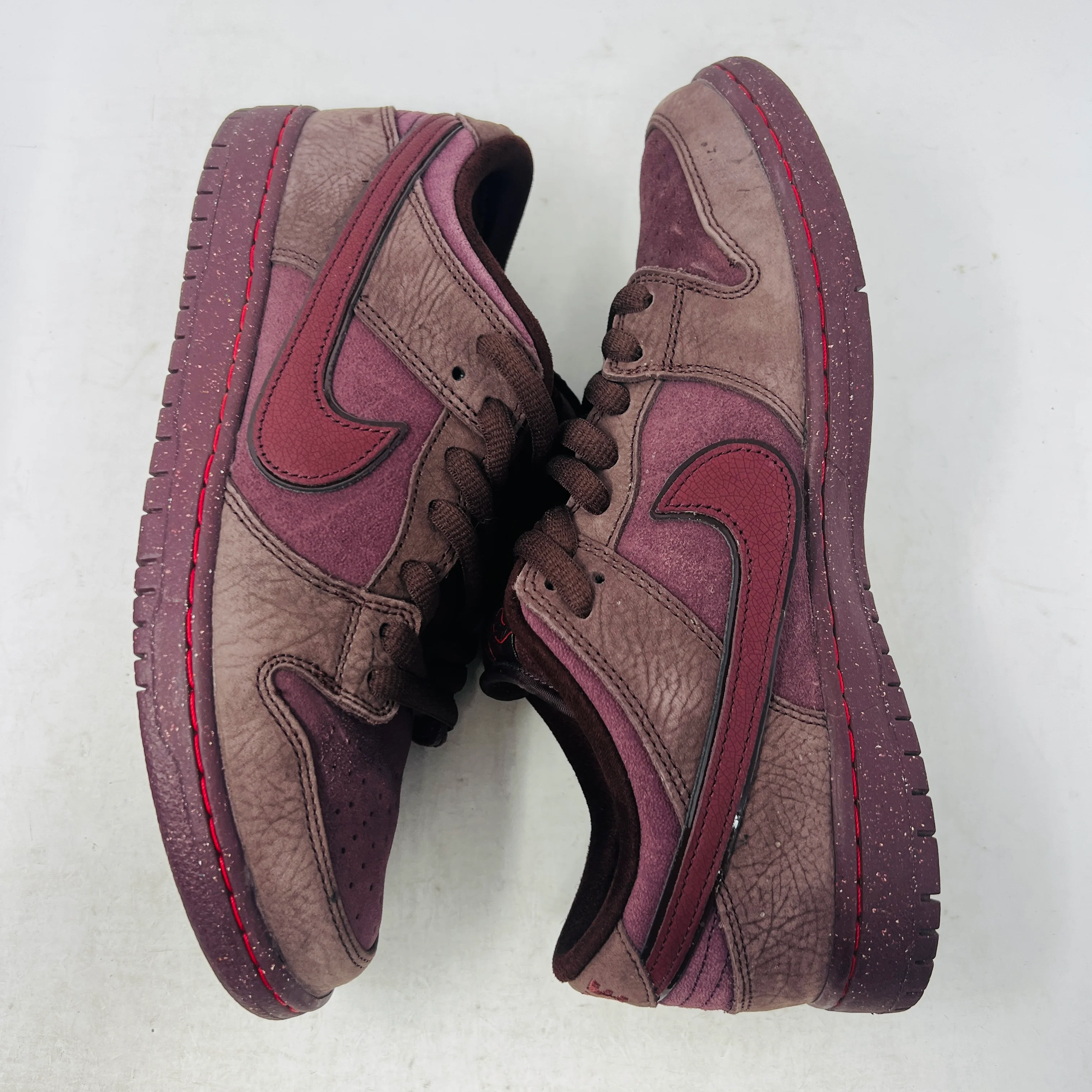 Nike SB Dunk Low City of Love Burgundy Crush - Image 3