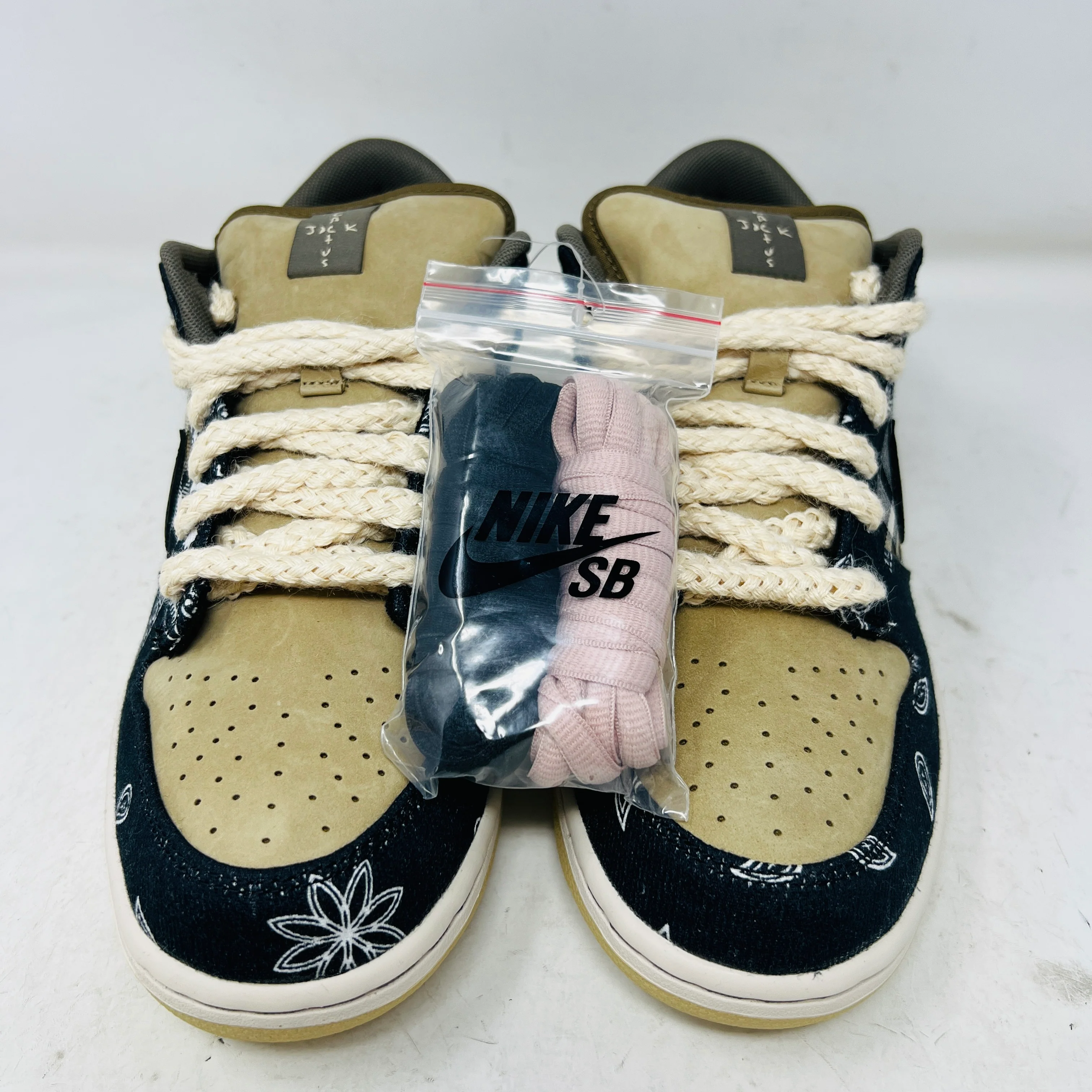 Nike SB Dunk Low Travis Scott (Special Box) - Image 2