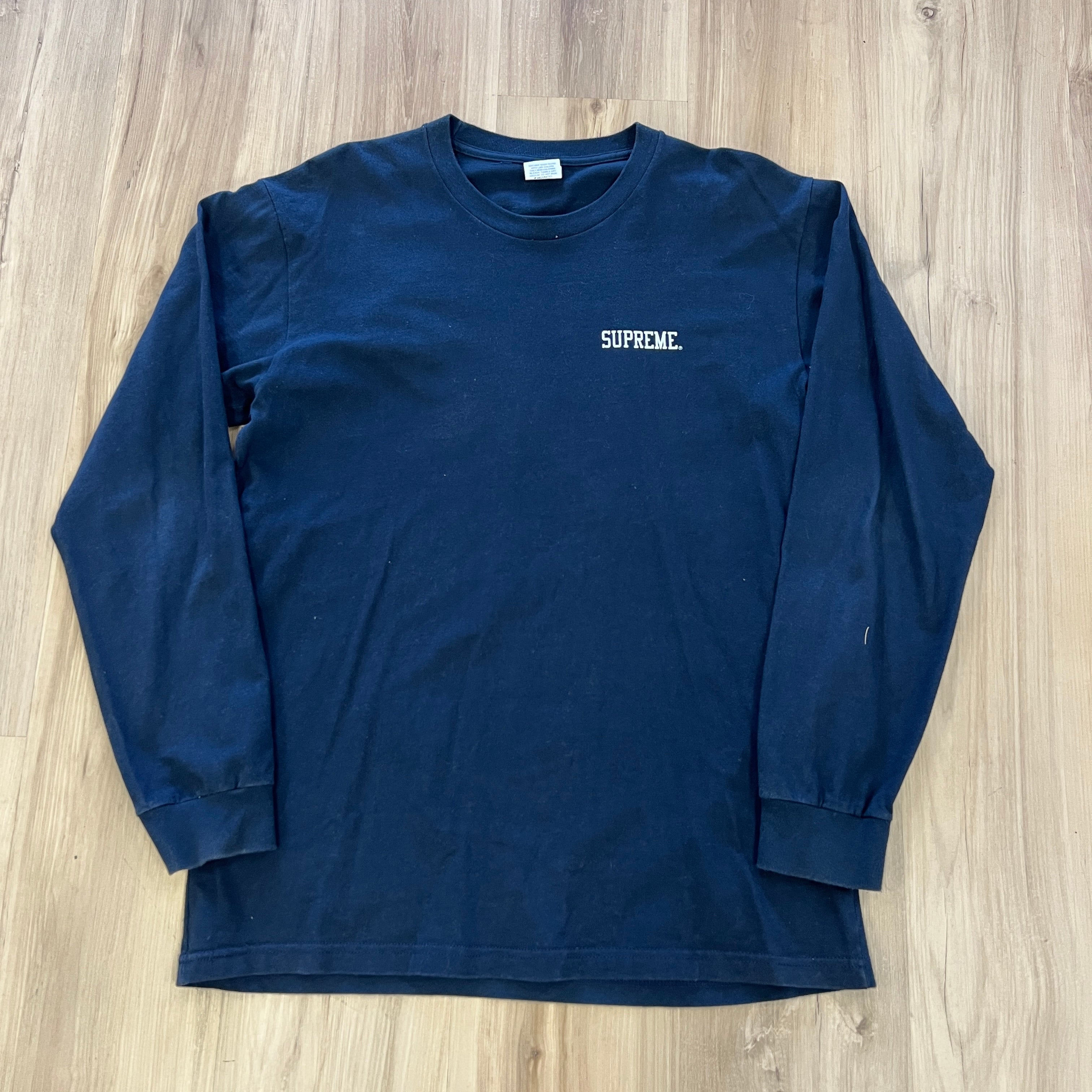 Supreme Camiseta Araki Orchid LS Azul marino - Image 2