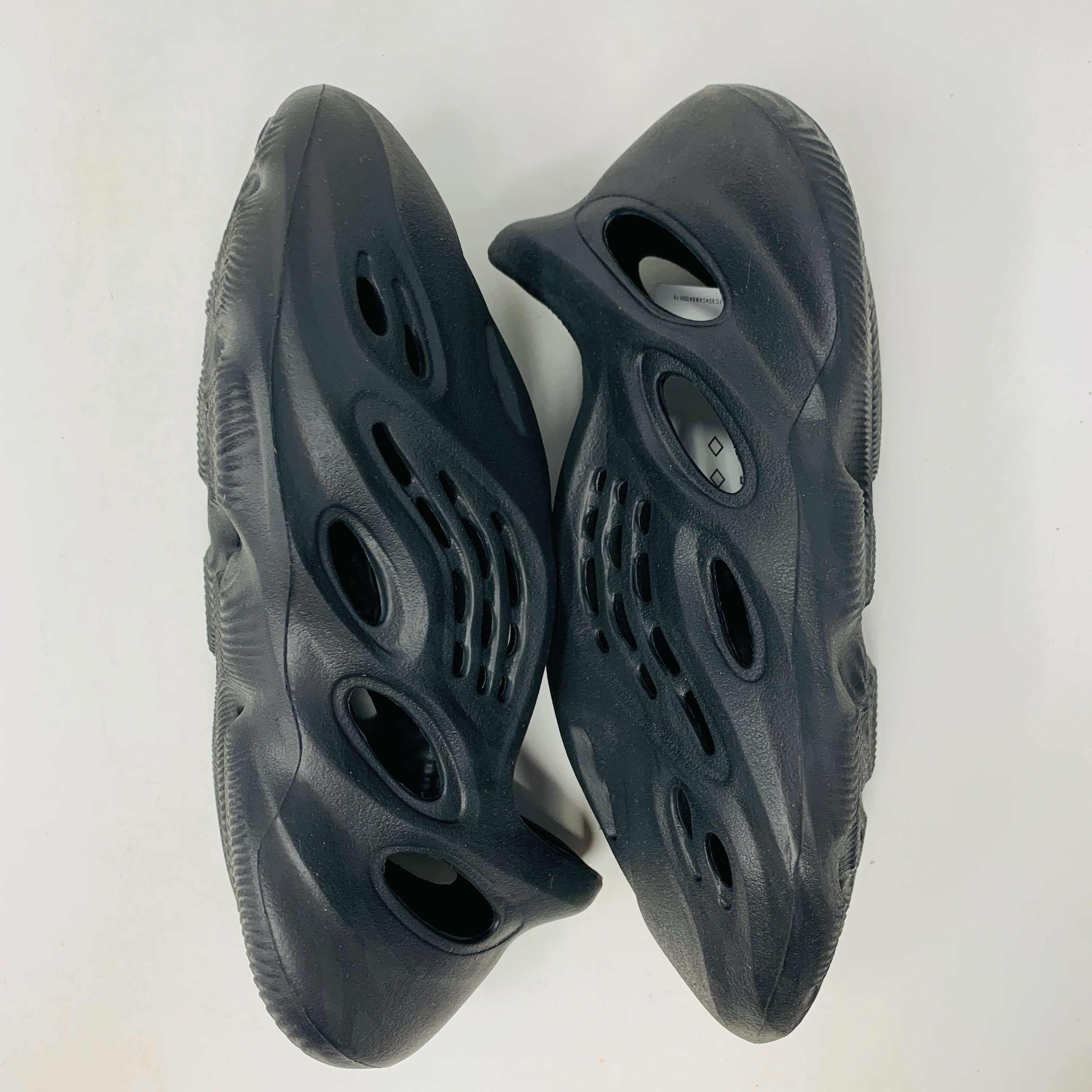 Yeezy Foam RNNR Onyx - Image 4